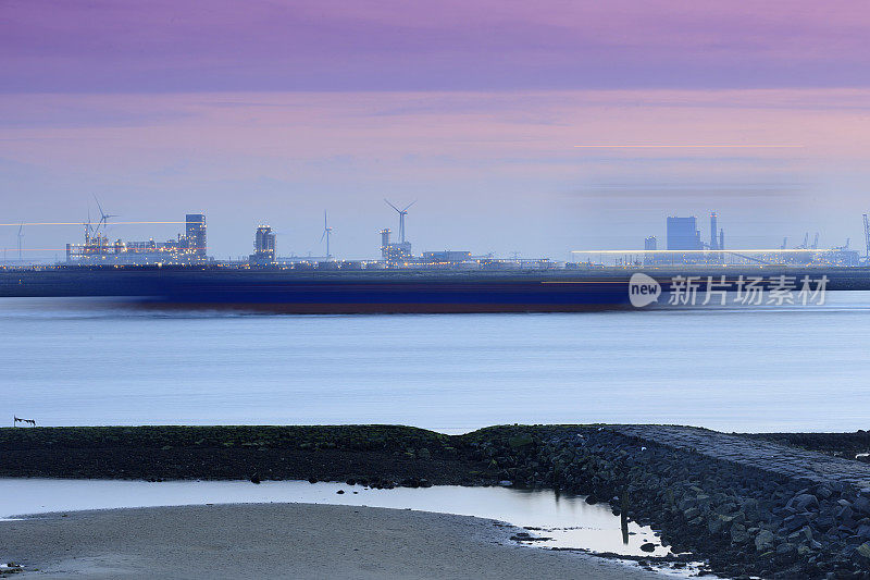 neuwe Waterweg河沿岸多变的海景